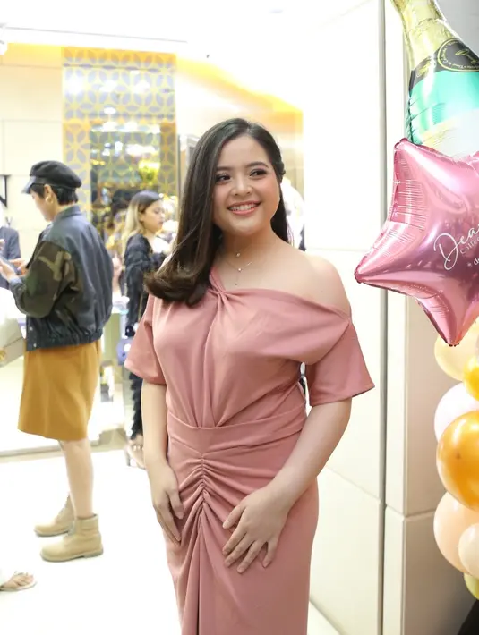 Tasya Kamila meluncurkan koleksi perhiasan 'Dear Love Collection' di Pondok Indah Mall, Jakarta Selatan, Senin (3/2/2020). (Daniel Kampua/Fimela.com)