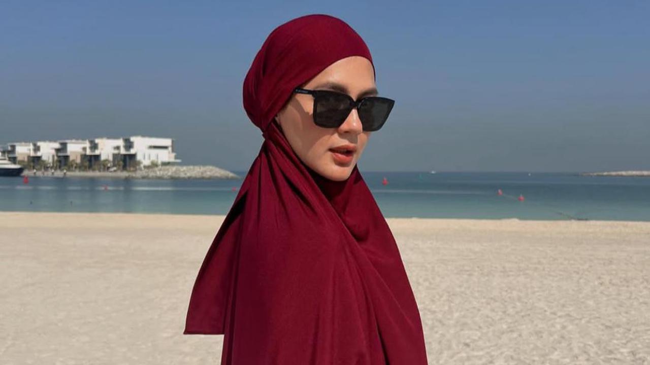 Dari Street Style ke Look Formal, Ini Inspirasi Hijab Paula Verhoeven yang Memikat