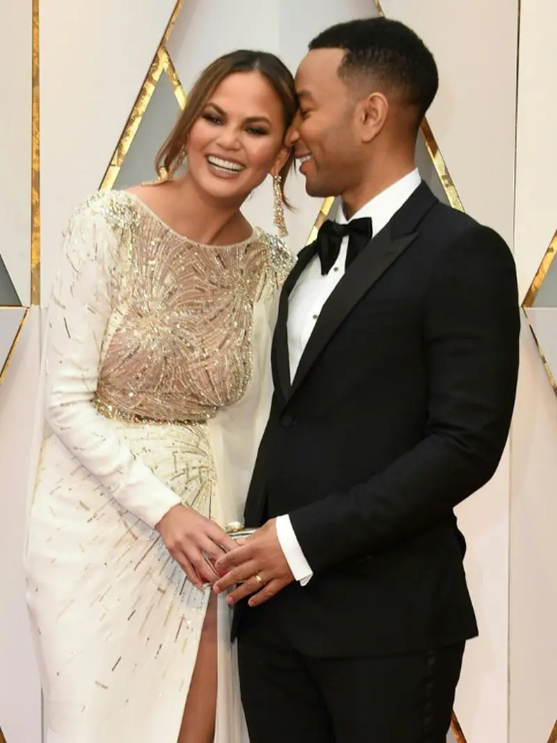 [Bintang] Chrissy Teigen dan John Legend