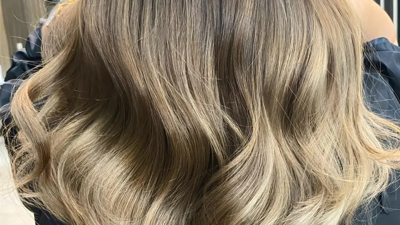 Pewarnaan Rambut Airtouch