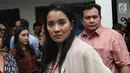 Aktris Marcella Zalianty saat menghadiri sidang kasus narkoba Tio Pakusadewo di PN Jakarta Selatan, Kamis (7/6). Sidang beragendakan pledoi. Sidang yang beragendakan pledoi atau pembacaan pembelaan dari Tio Pakusadewo. (Liputan6.com/Immanuel Antonius)