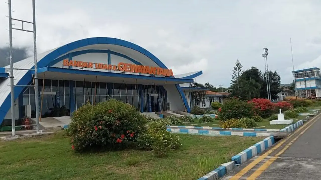 Bandara Gewayantana Larantuka