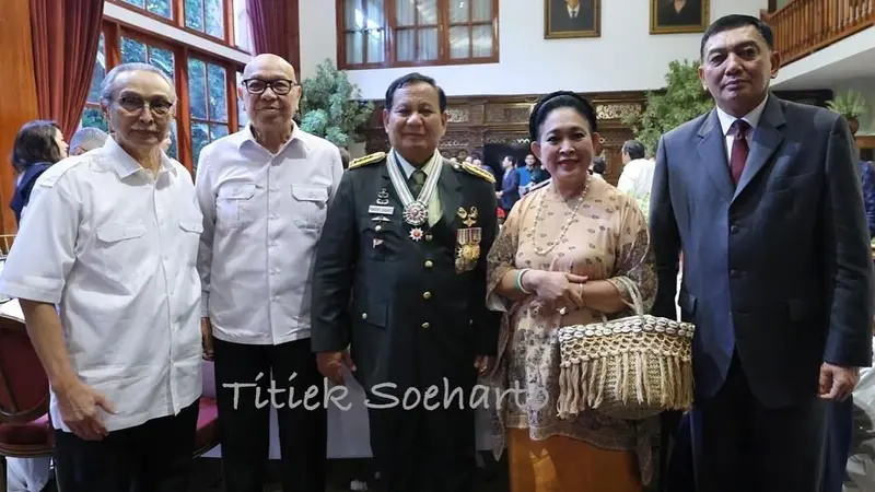 Potret Titiek Soeharto Hadiri Acara Syukuran Kenaikan Pangkat Prabowo, Tampil Anggun Berbalut Baju Etnik