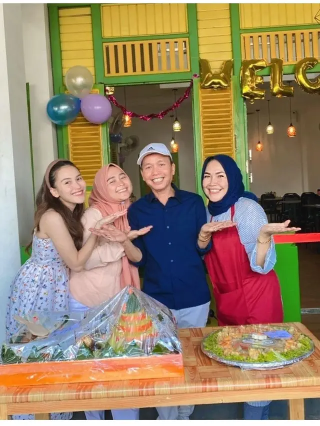 Ayu Ting Ting dukung Ayah Ojak buka usaha kuliner (Foto: instagram ayutingting92/mom_ayting92)