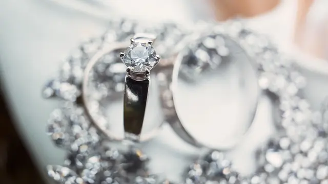 Tips Memilih Perhiasan Emas yang Sesuai Warna Dasar Kulit agar Tampilan Makin Mewah - 2