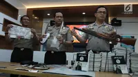 Polri menggelar jumpa pers terkait kasus penyerangan Mapolda Sumatra Utara (Sumut), di Mabes Polri, Jakarta Selatan, Jumat (30/6). Kelompok teror menyerang pos jaga Mapolda Sumut dan menyebabkan seorang anggota polisi tewas. (Liputan6.com/Herman Zakharia)