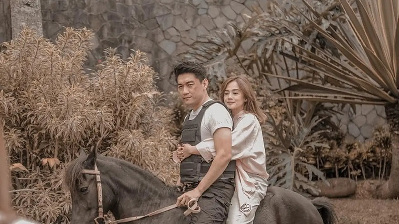 6 Momen Mesra Ifan Seventeen dan Citra Monica Saat Naik Kuda