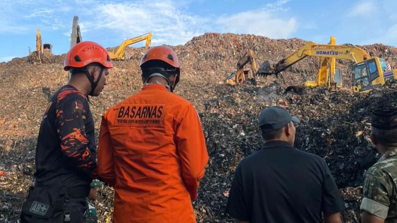 Gunung Sampah Bantargebang Longsor, 3 Orang Tewas Tertimbun
