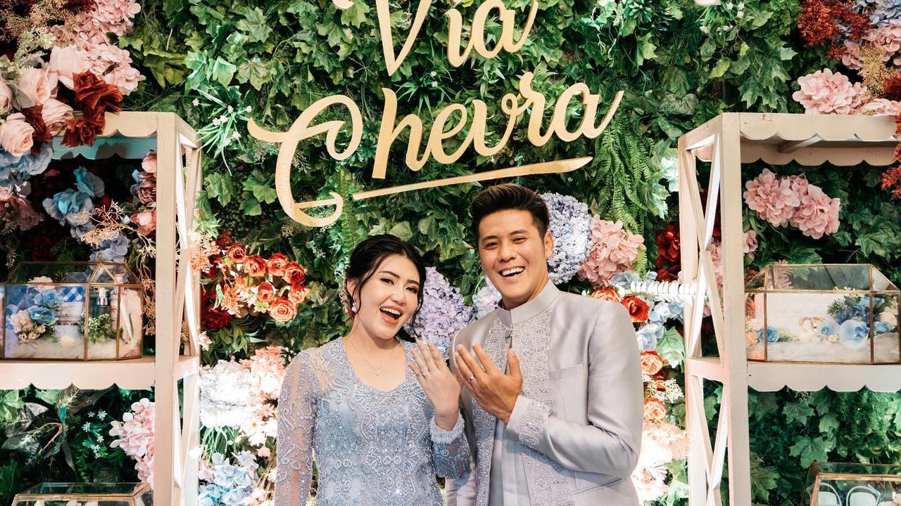 Segera Ke Pelaminan, Ini 7 Potret Prosesi Lamaran Via Vallen dan Chevra Yolandi