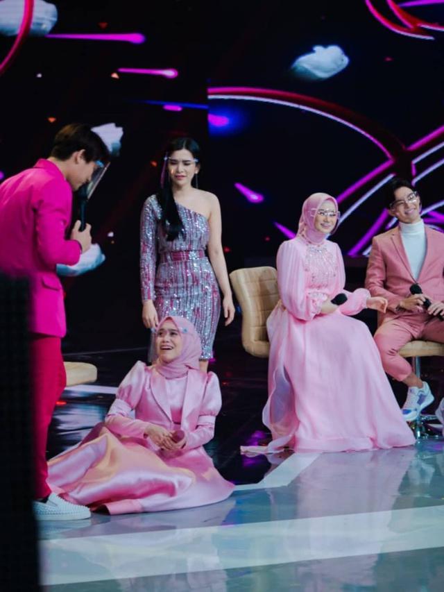 5 Momen Pertemuan Lesty Kejora dan Rizky Billar Bareng Dinda Hauw dan Rey Mbayang