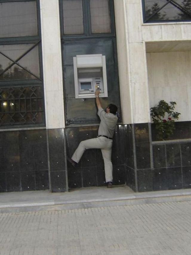 7 Desain Bangunan Di Tempat Umum Ini Sukses Bikin Gagal Paham.