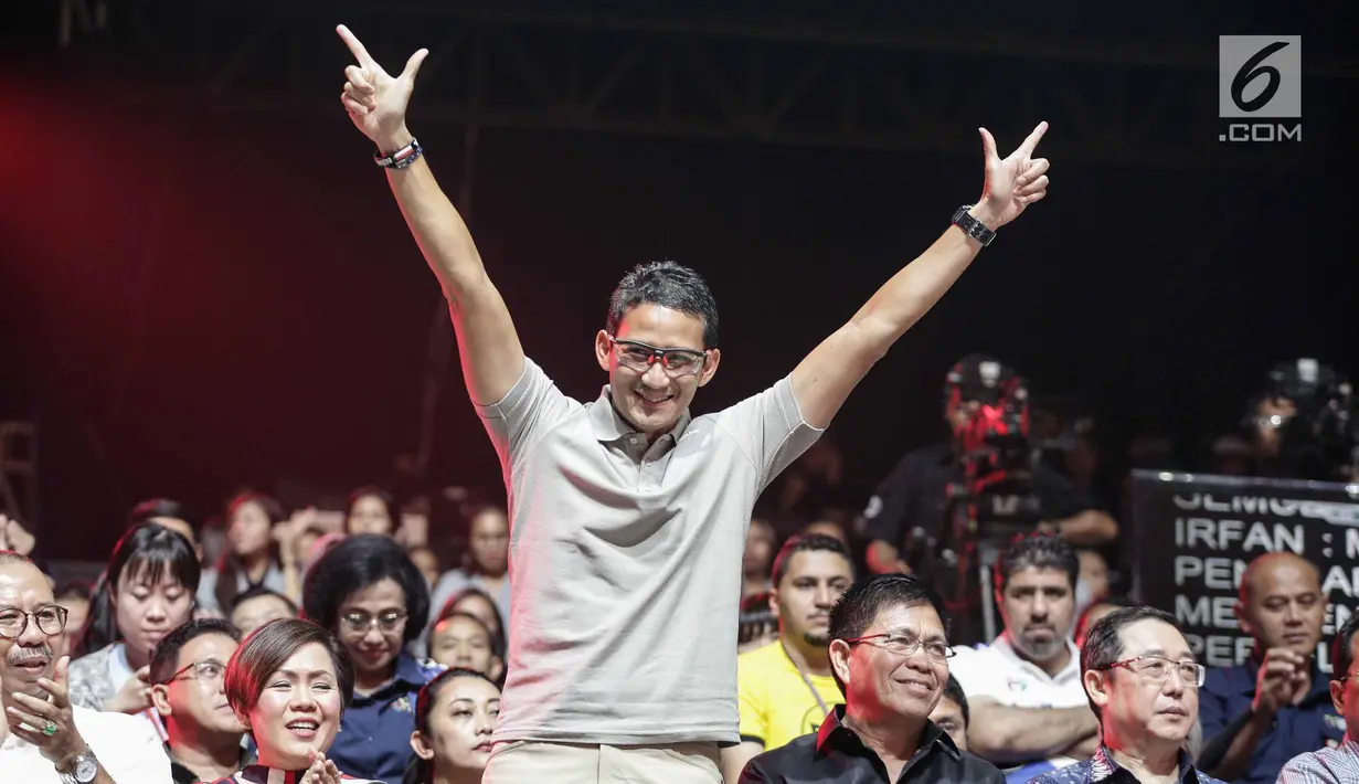 Wakil Gubernur DKI Jakarta, Sandiaga Uno saat menghadiri 100 Hari Menuju Asian Games 2018, di Studio 6 Emtek City, Jakarta Kamis (10/5). Kegiatan Konser 100 Hari Menuju Asian Games 2018 dimeriahkan artis dan atlet nasional. (Liputan6.com/Faizal Fanani)