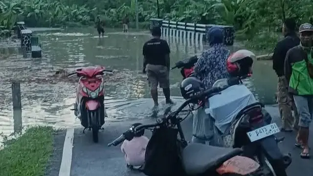 Wilayah Sungai (WS) Cisadea-Cibareno di Kabupaten Sukabumi, Jawa Barat (Jabar) dikepung banjir luapan.