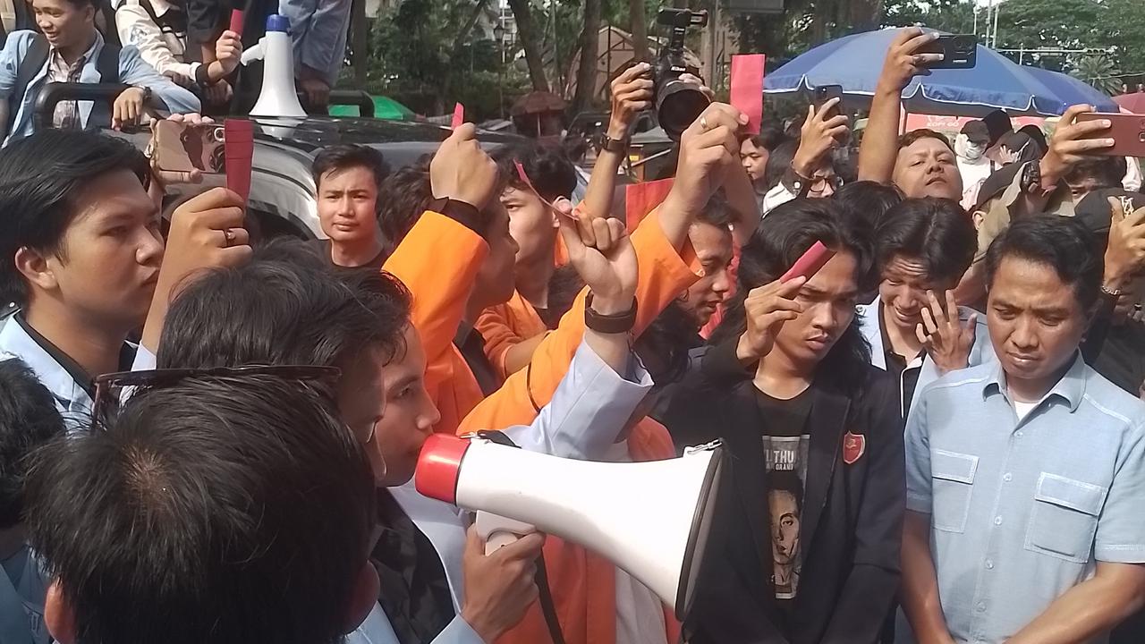 BEM Se-Sumsel Beri Kartu Merah untuk Prabowo-Gibran, Soroti Isu Indonesia Bangkrut