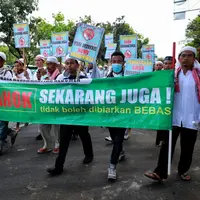 Suasana aksi damai 212 di Silang Monumen Nasional (Monas), Jumat (2/12), (Adrian Putra/Bintang.com)
