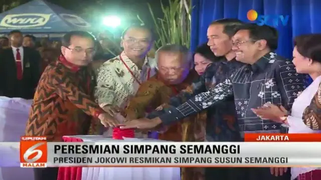 Presiden Joko Widodo atau Jokowi didampingi Gubernur DKI Jakarta Djarot Saiful Hidayat meresmikan proyek Simpang Susun Semanggi.