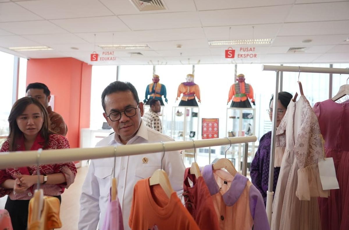 Mendag Budi Santoso Live Shopping Produk Lokal