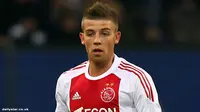 Arsenal Bidik Pemain Bertahan Ajax