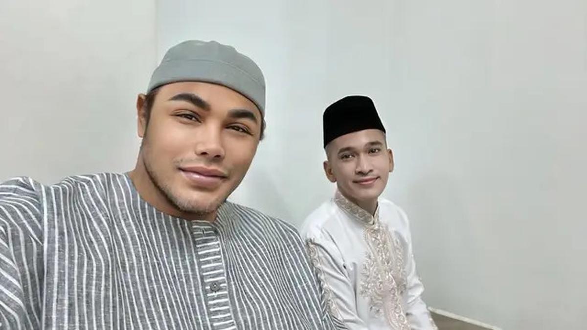 7 Model Baju Koko Pilihan Ruben Onsu, Tampil Kalem dan Elegan Bisa Jadi Inspirasi