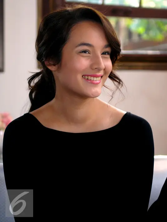 Cukup dengan senyuman di wajahnya, Chelsea Islan sukses bikin pria terpesona. Foto diambil pada 7 Juli 2015 di Jakarta. (Liputan6.com/Faisal R Syam)