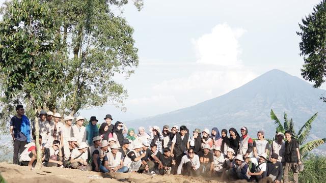Dalam prakteknya, seluruh siswa sekolah reforestasi wajib mengikuti pendidikan intensi semacam pelatihan, dengan menitikberatkan pada praktek lapangan, setelah mendapatkan pemahaman teori di dalam kelas.