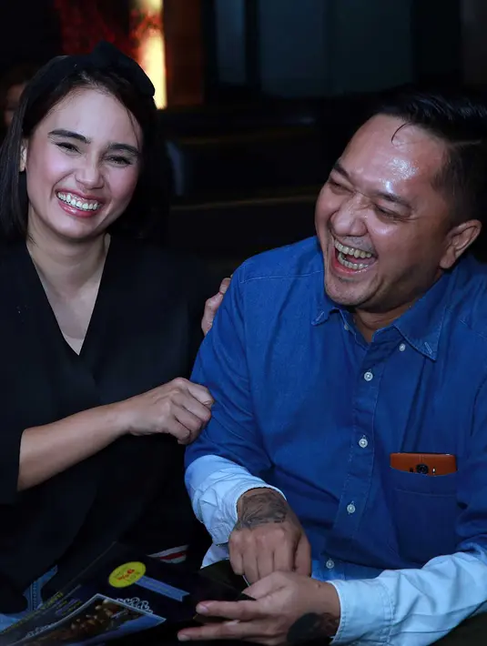 'Kemahalan (beli rumah), beliin handphone aja cukup', pungkas Franky Sihombing seraya tertawa. (Deki Prayoga/Bintang.com)