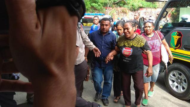 Cerita Anggota Polisi Menyelamatkan Diri dari Tembakan Kelompok Bersenjata Papua