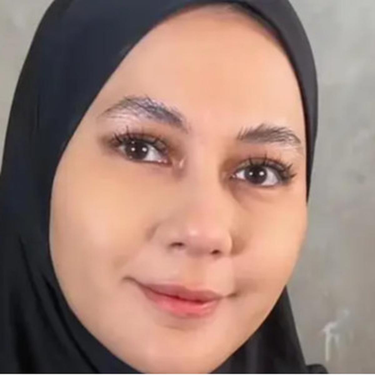 Paula Verhoeven ungkap tips pasang bulu mata palsu