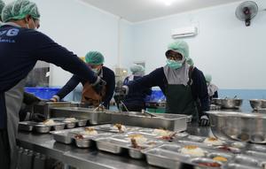 Antusiasme Relawan SPPG di Hari Pertama Operasional Kembali MBG