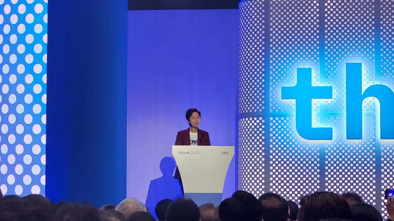 Menteri Komunikasi dan Informatika Singapura Josephine Teo saat menjadi pembicara di acara IBM Think 2023 di Marina Bay Sands, Singapura Kamis (14/9/2023).