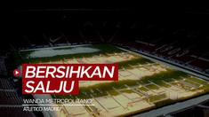 Berita video cara menarik membersihkan salju di Stadion Wanda Metropolitano, kandang dari Atletico Madrid.
