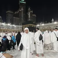 Shenina Cinnamon Ibadah Umroh (Sumber: Instagram/shenacinnamon)