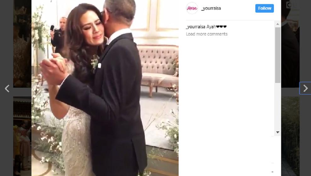 Saat Resepsi, Raisa Menahan Tangis di Depan Sang Ayah - ShowBiz