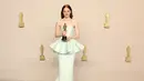 Emma Stone keluar sebagai peraih kategori Best Actress di Oscar 2024. Ia memenangkan penghargaan ini untuk perannya di Poor Things. [Foto: Instagram/emmagemstone]