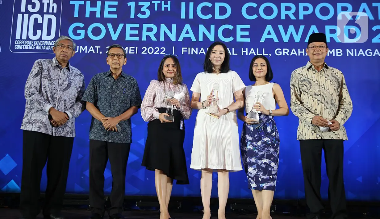 BCA dinilai sebagai salah satu perusahaan publik terbaik yang dalam komitmennya menjalankan tata kelola perusahaan atau Good Corporate Governance (GCG) pada acara The 13th IICD Corporate Governance Award 2022. Penghargaan ini secara khusus memberikan apresiasi terhadap 50 perusahaan publik dengan kapitalisasi pasar terbaik di Indonesia. (Liputan6.com/HO/BCA)