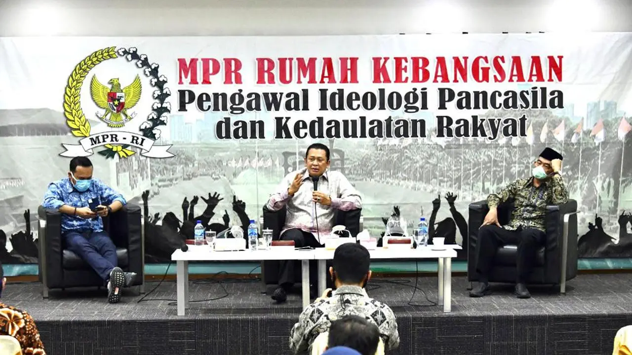 Bamsoet dalam diskusi 'Mengoptimalkan SDM di Tengah Pandemi Covid-19' yang diselenggarakan oleh Koordinator Wartawan Parlemen Senayan bersama Menteri Koordinator bidang Pembangunan Manusia dan Kebudayaan Muhadjir Effendy