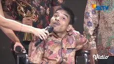 Rossa terharu melihat salah seorang penerima penghargaan Liputan6 awards 2019.