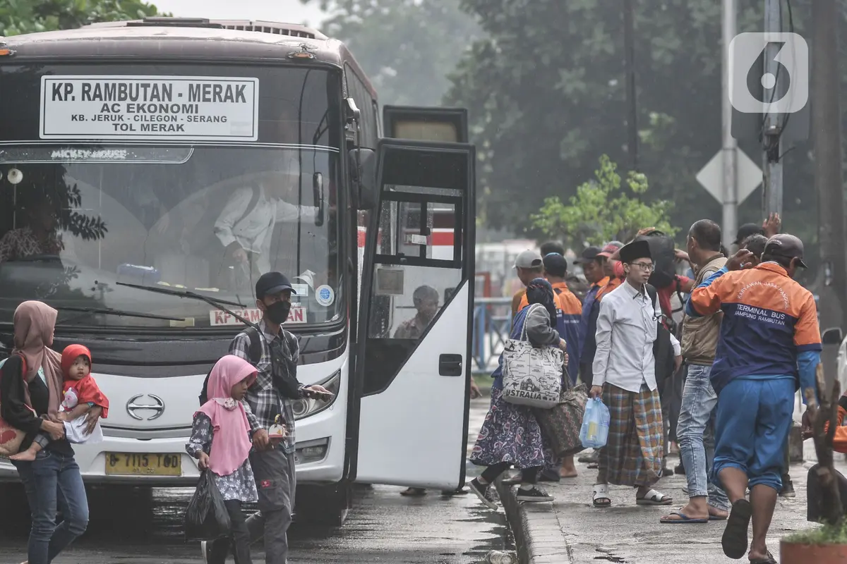 Puncak Arus Balik Mudik Lebaran di Terminal Kampung Rambutan
