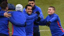 Ekspresi para pemain PSG saat mengikuti sesi latihan jelang leg kedua Liga Champions melawan Real Madrid di Ooredoo training center, Saint-Germain-en-Laye,Paris, (5/3/2018). Leg pertama PSG kalah 1-3. (AFP/Franck Fife)