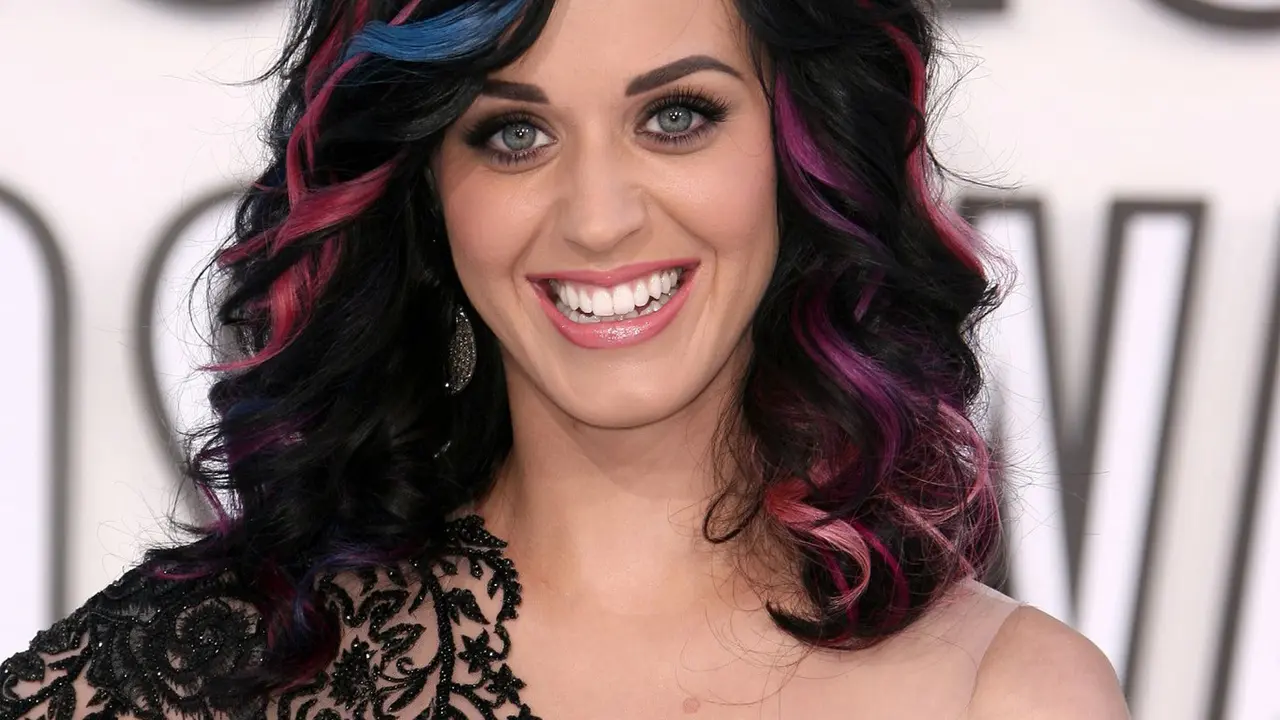 Katy Perry Rilis Parfum Beraroma Nafas Anjing, Berani Coba?