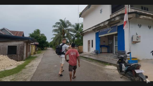 Kristian Hansen sempat kesulitan mencari bank untuk menarik uang hasil donasi