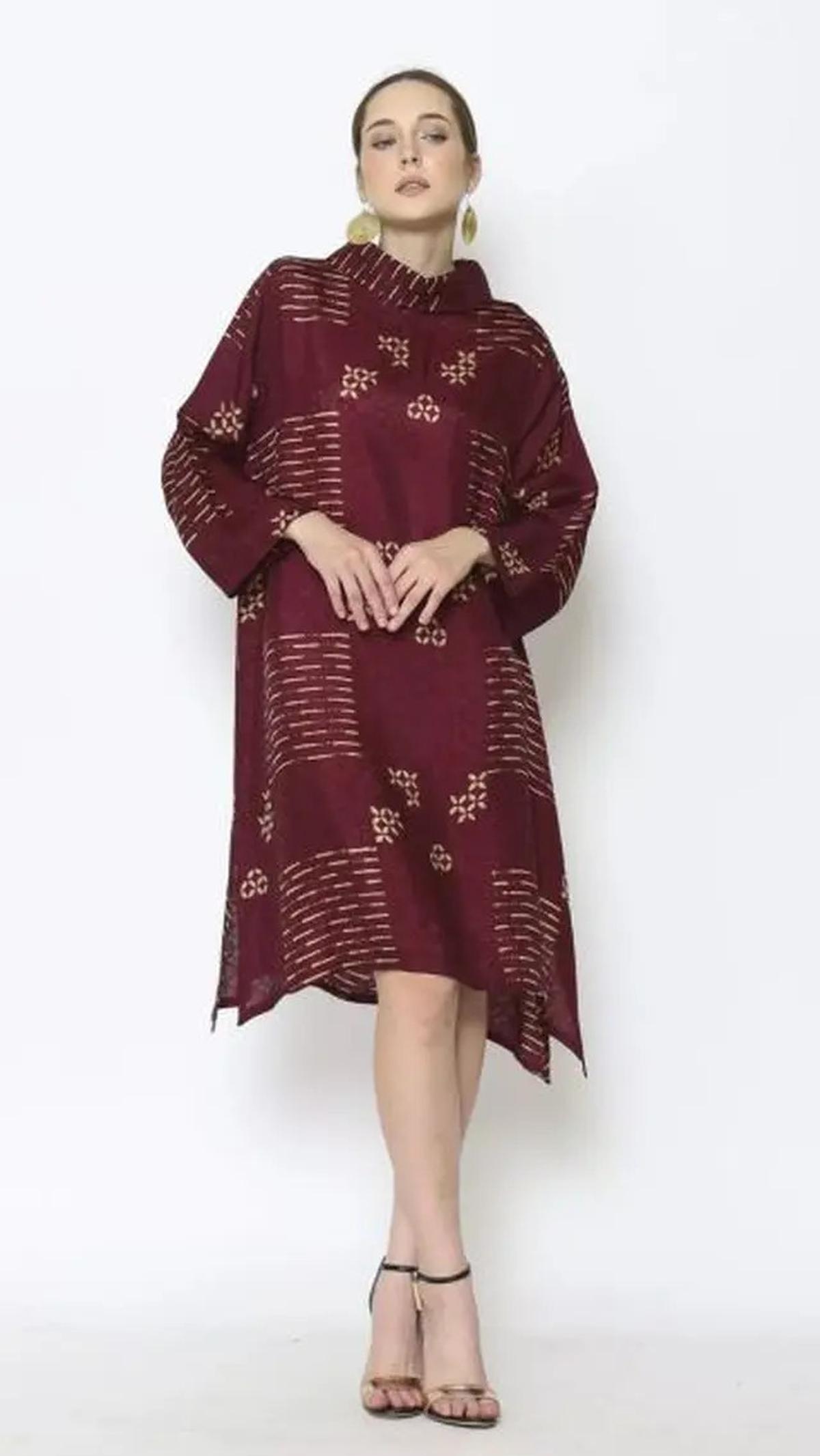 Inspirasi Batik Tunik Modis untuk ke Kantor dan Kondangan, Tampil Anggun dan Nyaman di Setiap Kesempatan