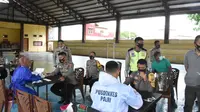 rapid tes personel pengamanan TPS jelang pemungutan suara Pilkada di Tolitoli yang dilakukan pada Minggu (6/12/2020). (Foto: Humas Polres Tolitoli).