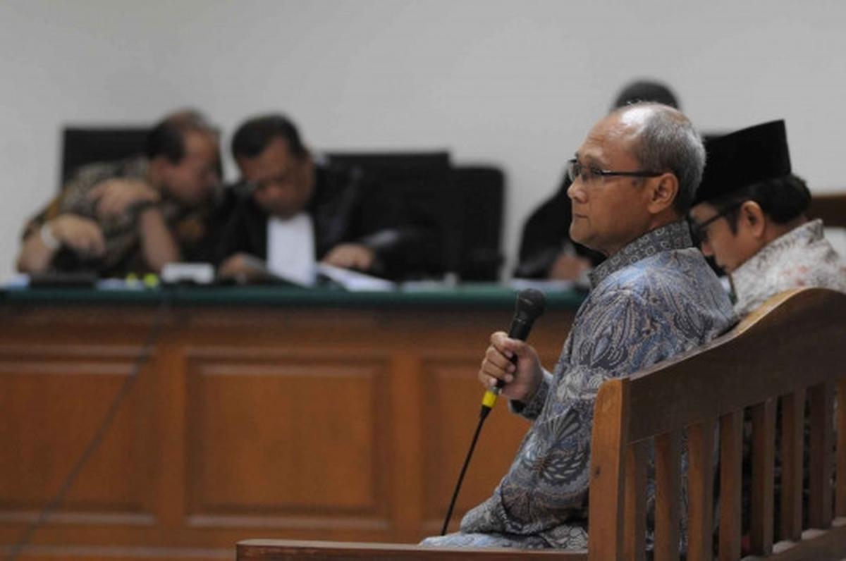 Sutan Bhatoegana dengar kesaksian Waryono Karno di sidang kasus ESDM