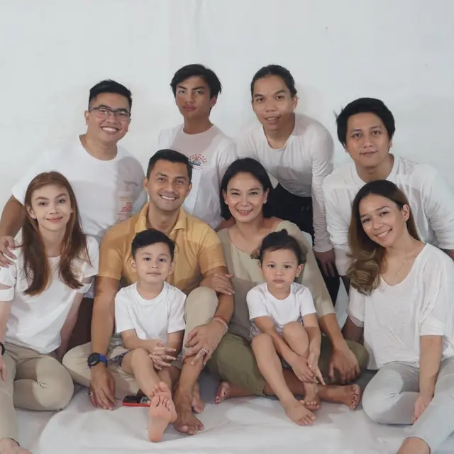 6 Momen Kebersamaan Dian Nitami dan Putri Angkat, Bak Kakak Adik