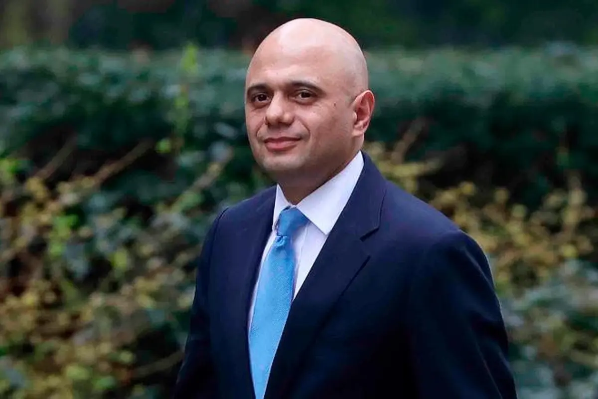 Sajid Javid, ditunjuk oleh PM Inggris Theresa May sebagai Menteri Dalam Negeri yang baru, menggantikan Amber Rudd yang mengundurkan diri usai terjerat isu seputar imigran (Kristy Wigglesworth / AP PHOTO via CNN)