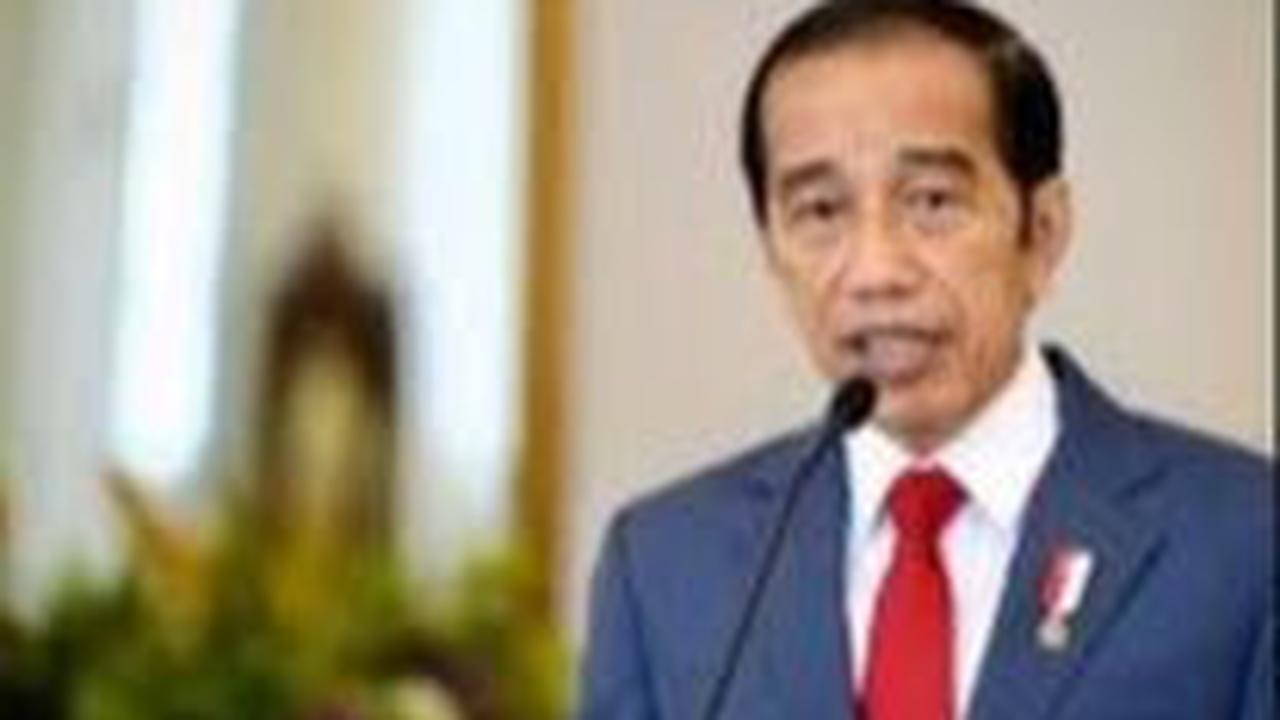 Selain itu, Jokowi juga meminta agar aktivitas lokapasar, uang elektronik, dan artificial intelligence (AI) untuk otomasi transaksi harus diwaspadai.