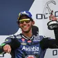 Motor tua Bastianini ternyata bukanlah halangan penampilan brilian Bastianini di GP San Marino 2021. Ia bahkan berhasil menjadi pemilik rekor tercepat dalam balapan tersebut dan finish di urutan ketiga. (AFP/Andreas Solaro)