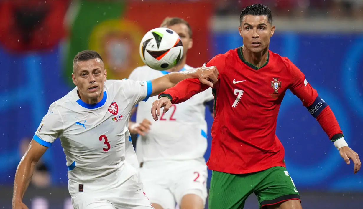 Kemenangan ini membuat Portugal berada di posisi kedua di bawah Turki pada klasemen grup F Euro 2024. (AP Photo/Petr Josek)