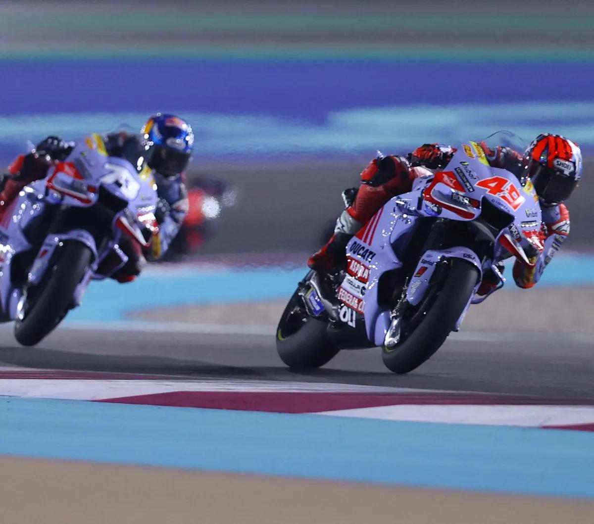 Seri MotoGP Qatar 2023 di Sirkuit Lusail, menjadi momen sejarah tak terlupakan bagi Fabio Di Giannantonio. Sebab pembalap tim Gresini Racing itu tampil sebagai juara sekaligus mencetak kemenangan perdananya di kelas tertinggi Kejuaraan Dunia Balap Motor